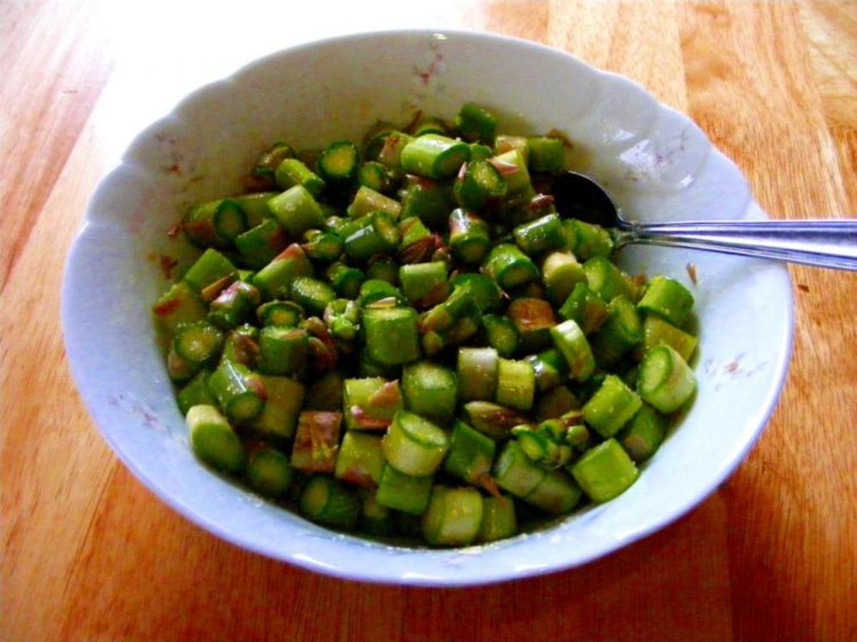 Spargelsuppe von grünem Spargel mit Eierflocken - Rezept - Bild Nr. 14875