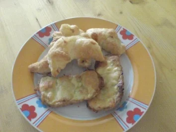 Blätterteig - Speckkipferl mit gratinierten Minutensteaks vom Schwein - Rezept