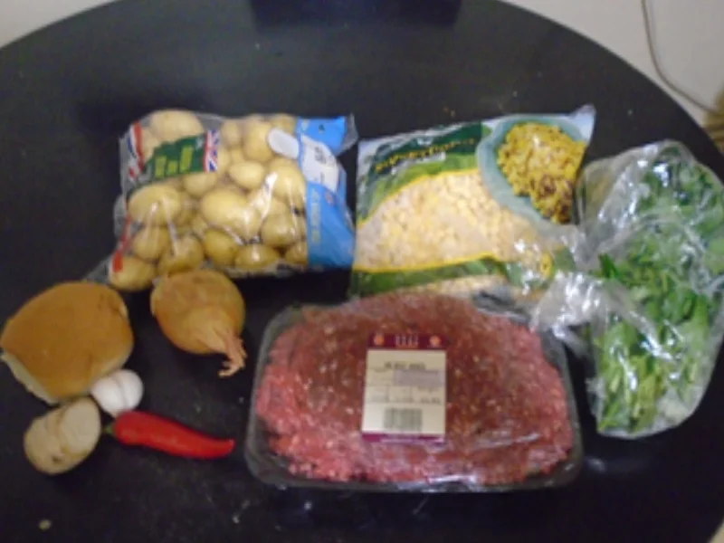 Mettbällchen in Curry-Sahne-Sauce, Buttermais und Koriander-Drillingen - Rezept - Bild Nr. 14881