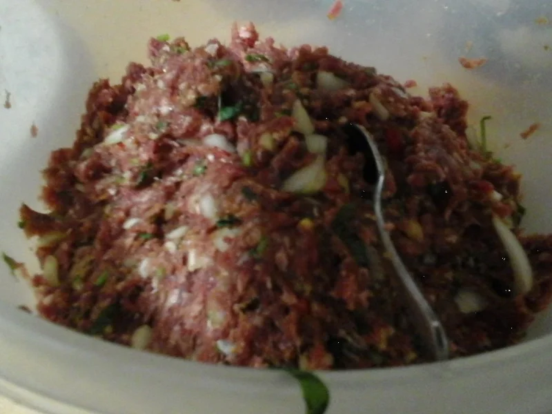 Mettbällchen in Curry-Sahne-Sauce, Buttermais und Koriander-Drillingen - Rezept - Bild Nr. 14885