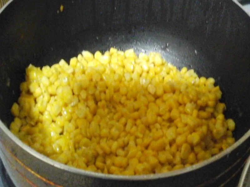 Mettbällchen in Curry-Sahne-Sauce, Buttermais und Koriander-Drillingen - Rezept - Bild Nr. 14892