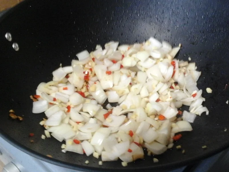 Rezept: Pilaw mit Hähnchenfleisch und Gemüse im Wok Bild Nr. 14887 Pilaw mit Hähnchenfleisch und Gemüse im Wok - Rezept - Bild Nr. 14887