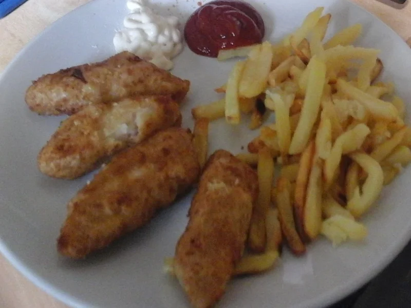 Rezept: Fisch und Pommes Frites mit gemischten Salat Bild Nr. 2 Fisch und Pommes Frites mit gemischten Salat - Rezept - Bild Nr. 2