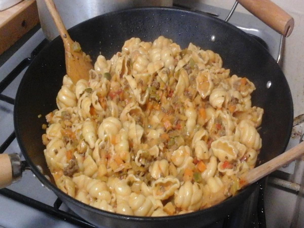 Conchiglie mit Rindermett und Gemüsemix - Rezept - Bild Nr. 11