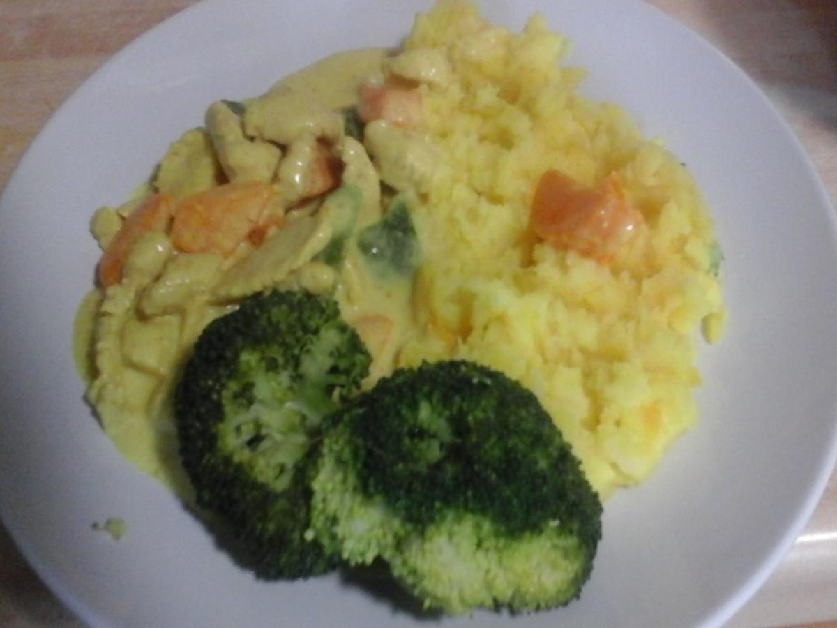 Putencurry mit Gemüse, Brokkoli und Kartoffelstampf - Rezept - Bild Nr. 2