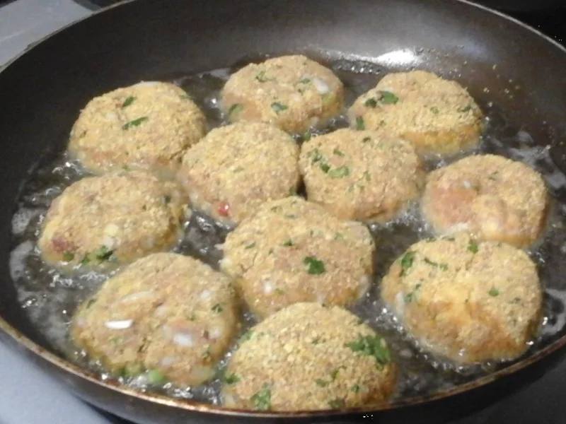 Buletten mit Rahm-Rosenkohl und Drillingen - Rezept - Bild Nr. 9