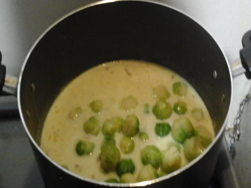 Buletten mit Rahm-Rosenkohl und Drillingen - Rezept - Bild Nr. 12