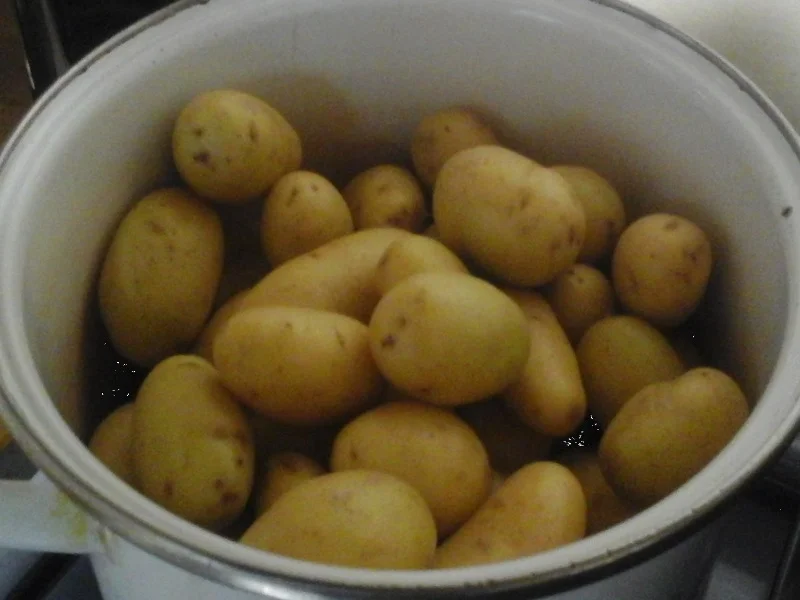 Buletten mit Rahm-Rosenkohl und Drillingen - Rezept - Bild Nr. 13