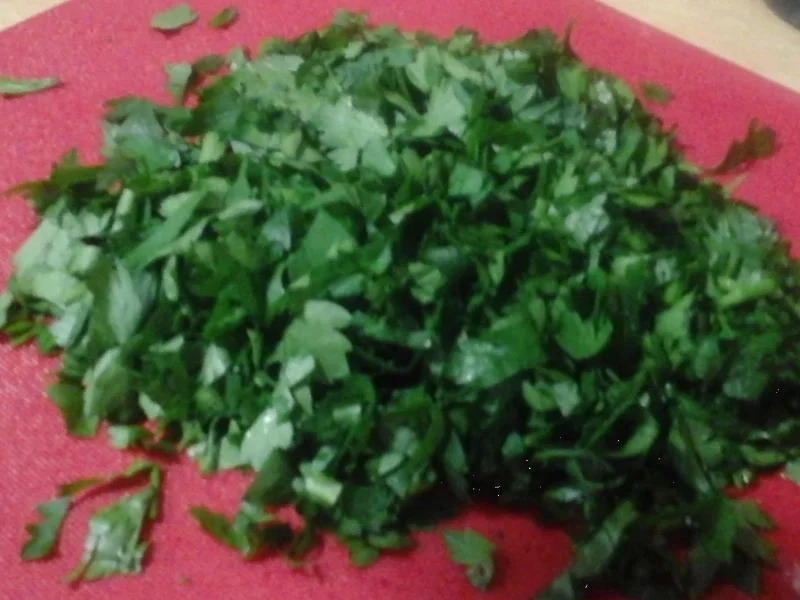 Gekochte Eier mit Petersilien-Rahm-Sauce, Rote-Bete-Salat und Drillingen - Rezept - Bild Nr. 4