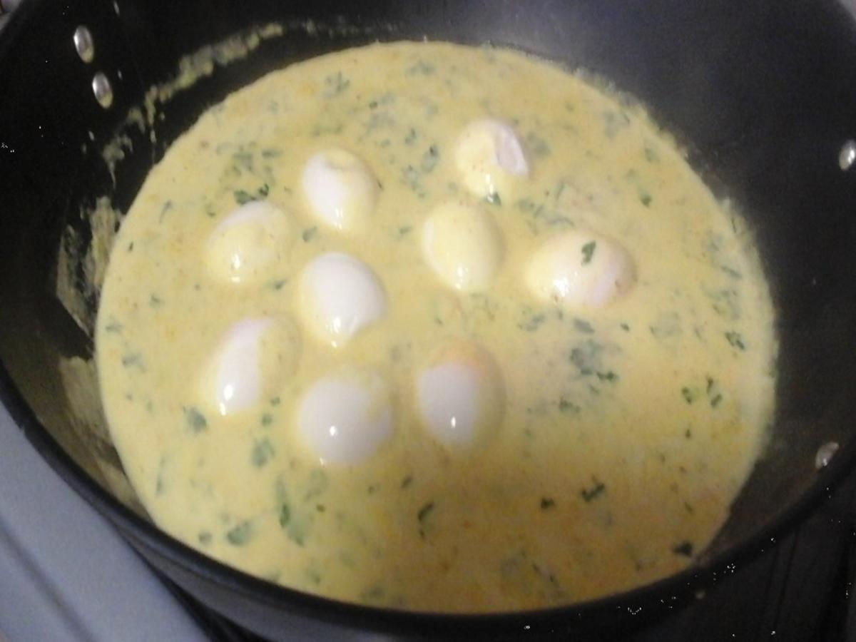 Gekochte Eier mit Petersilien-Rahm-Sauce, Rote-Bete-Salat und Drillingen - Rezept - Bild Nr. 8