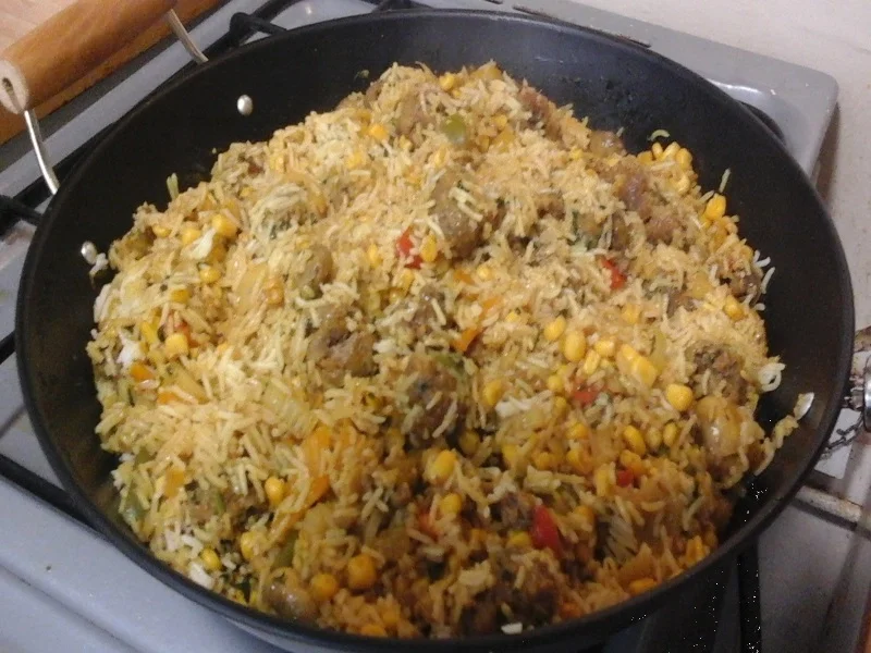 Rezept: Pilaw mit Rindermettbällchen und Gemüse im Wok Bild Nr. 2 Pilaw mit Rindermettbällchen und Gemüse im Wok - Rezept - Bild Nr. 2