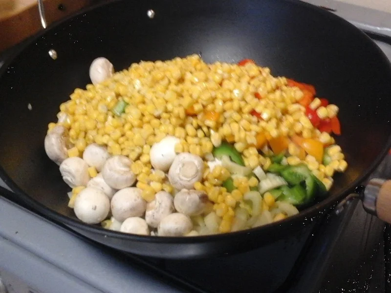 Rezept: Pilaw mit Rindermettbällchen und Gemüse im Wok Bild Nr. 10 Pilaw mit Rindermettbällchen und Gemüse im Wok - Rezept - Bild Nr. 10
