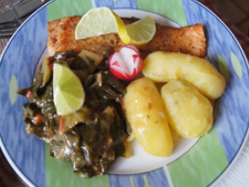 Rezept: Lachsfilet mit Mangoldgemüse und Pellkartoffeln Bild Nr. 2 Lachsfilet mit Mangoldgemüse und Pellkartoffeln - Rezept - Bild Nr. 2