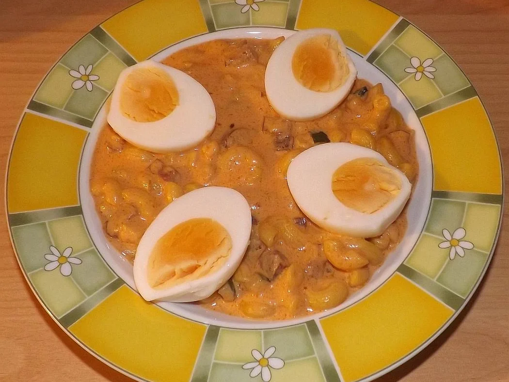 Eier mit cremigem Zucchini-Sucuk-Hörnchen-Ragout - Rezept - Bild Nr. 2