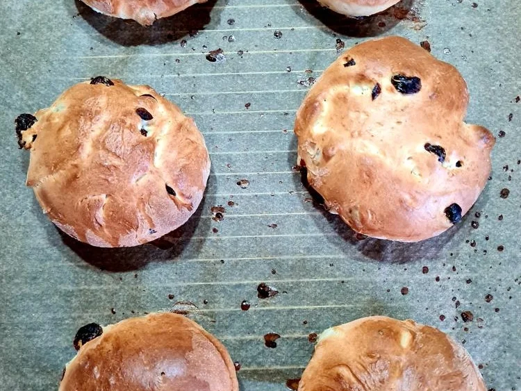 Rosinenbrötchen - Rezept - Bild Nr. 14889