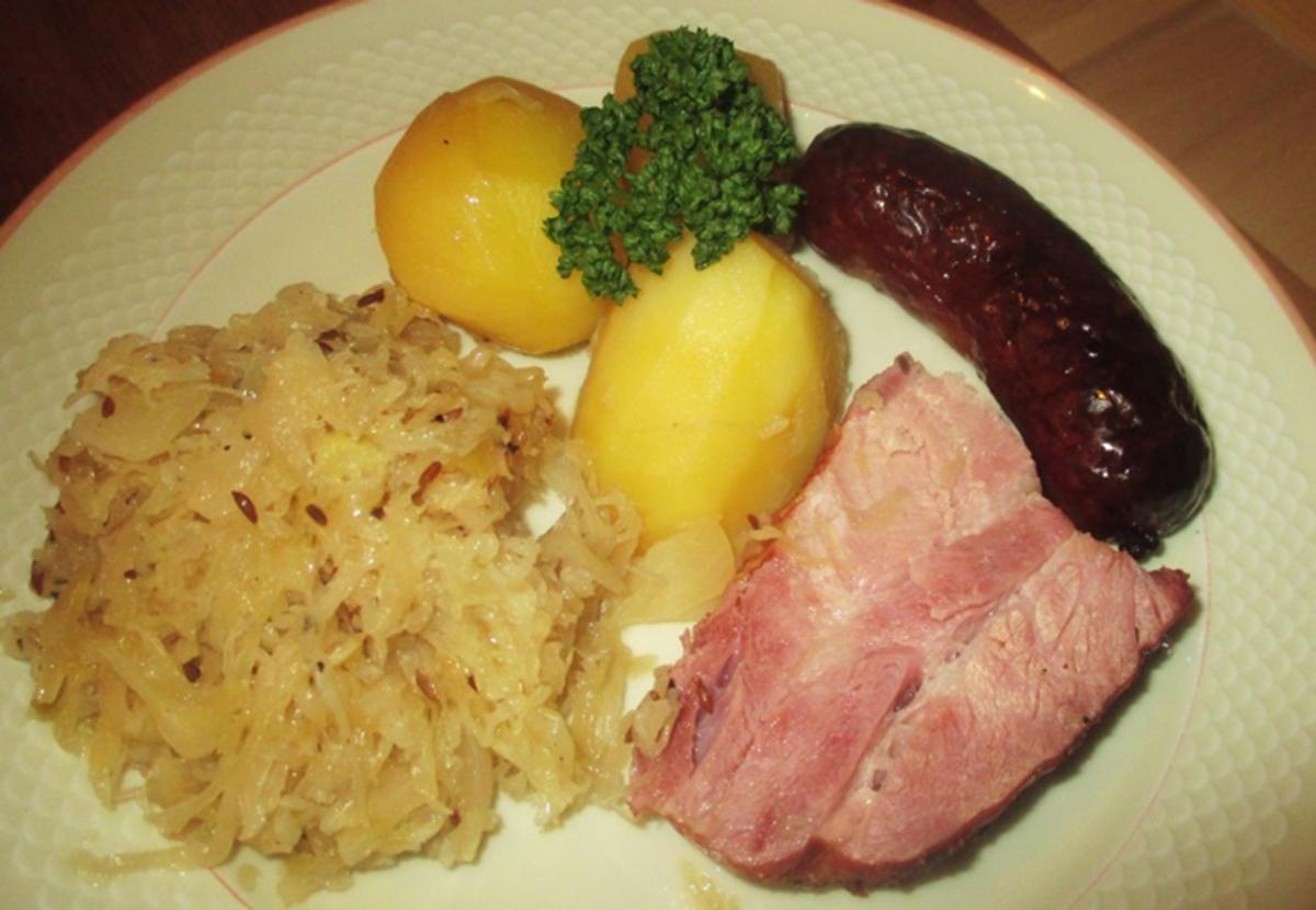 Kasseler und Pinkel auf Sauerkraut - Rezept - Bild Nr. 2