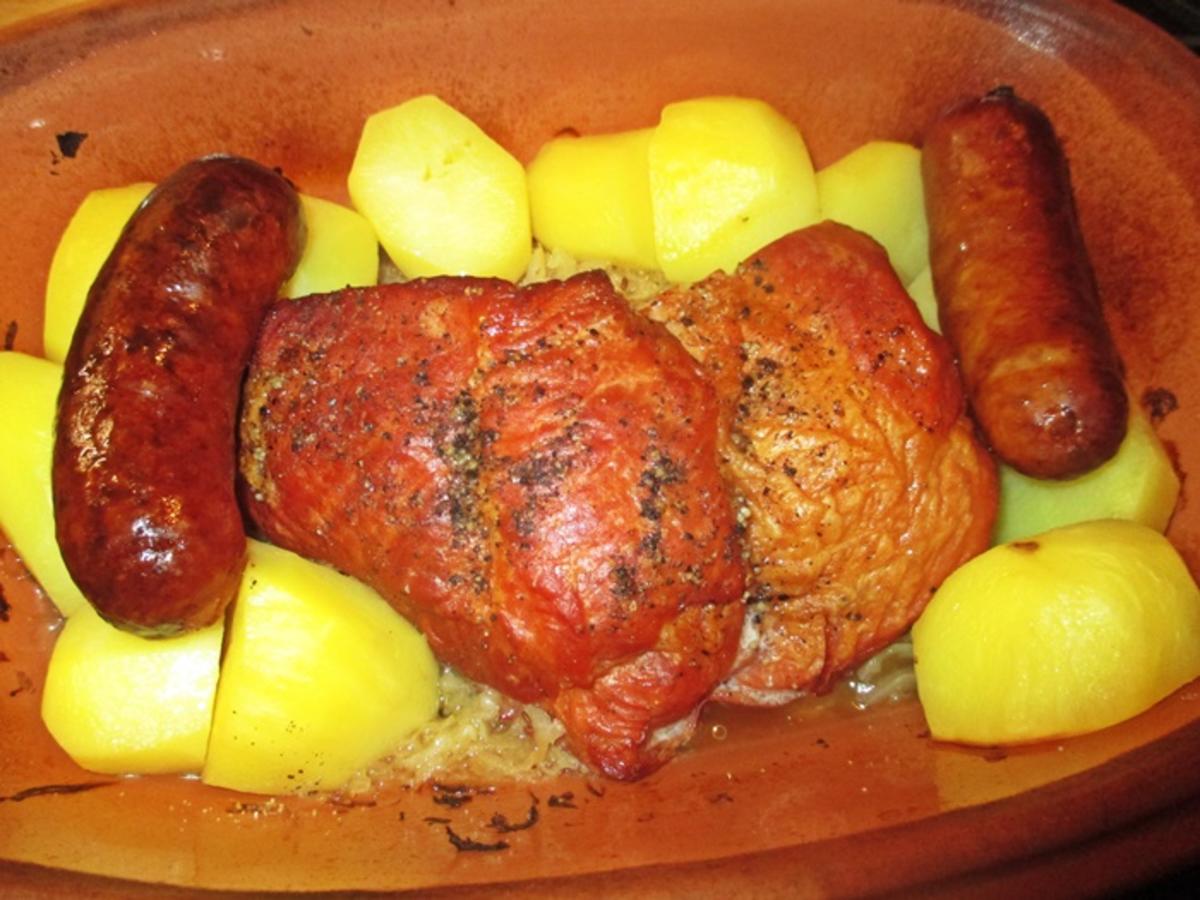 Kasseler und Pinkel auf Sauerkraut - Rezept - kochbar.de