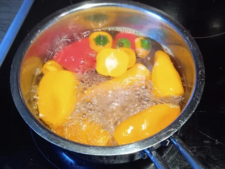 Rezept: Spitzpaprika mit Frischcreme gefüllt Bild Nr. 14894 Spitzpaprika mit Frischcreme gefüllt - Rezept - Bild Nr. 14894