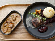 Zweierlei vom Reh mit Rotkrautknödel und Rosmarin-Thymian-Saft - Rezept - Bild Nr. 2