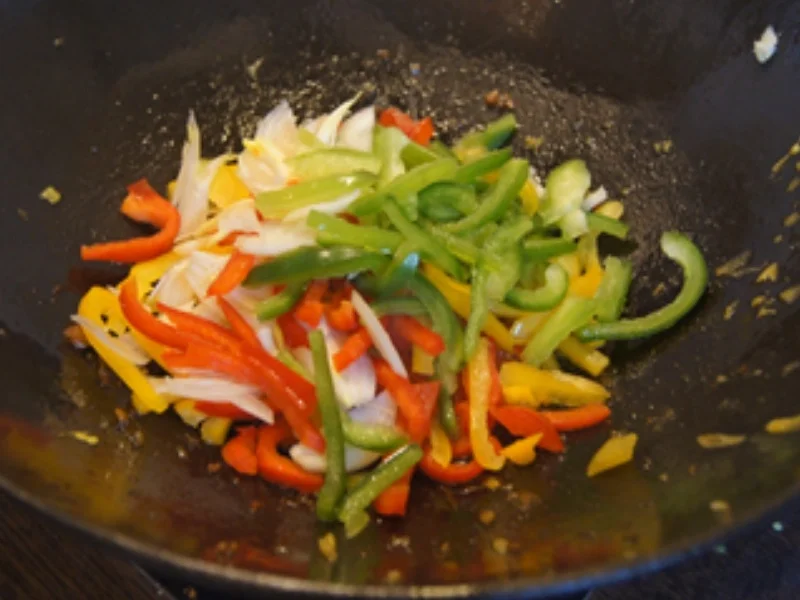 Knusper-Seelachsfilet mit Paprikagemüse und Sellerie-Kartoffel-Stampf - Rezept - Bild Nr. 14948