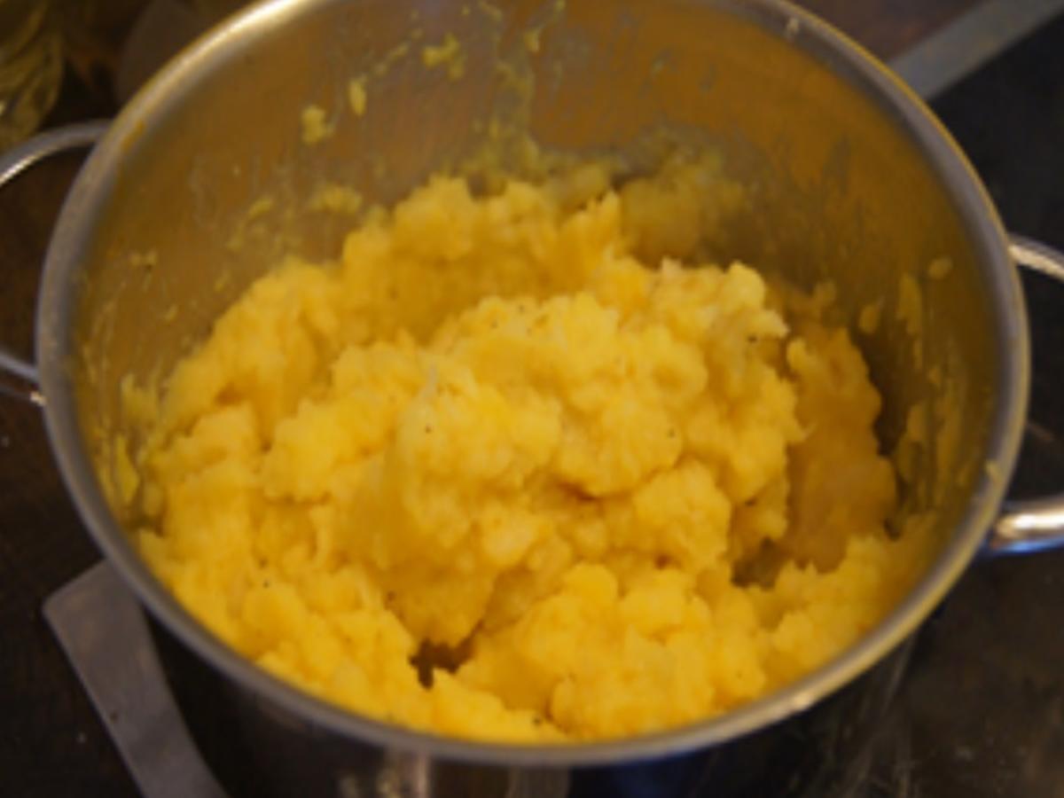 Knusper-Seelachsfilet mit Paprikagemüse und Sellerie-Kartoffel-Stampf - Rezept - Bild Nr. 14951