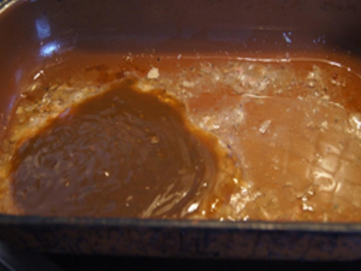 Entenkeule mit Sauce, Apfelrotkohl und Semmelknödel - Rezept - Bild Nr. 9