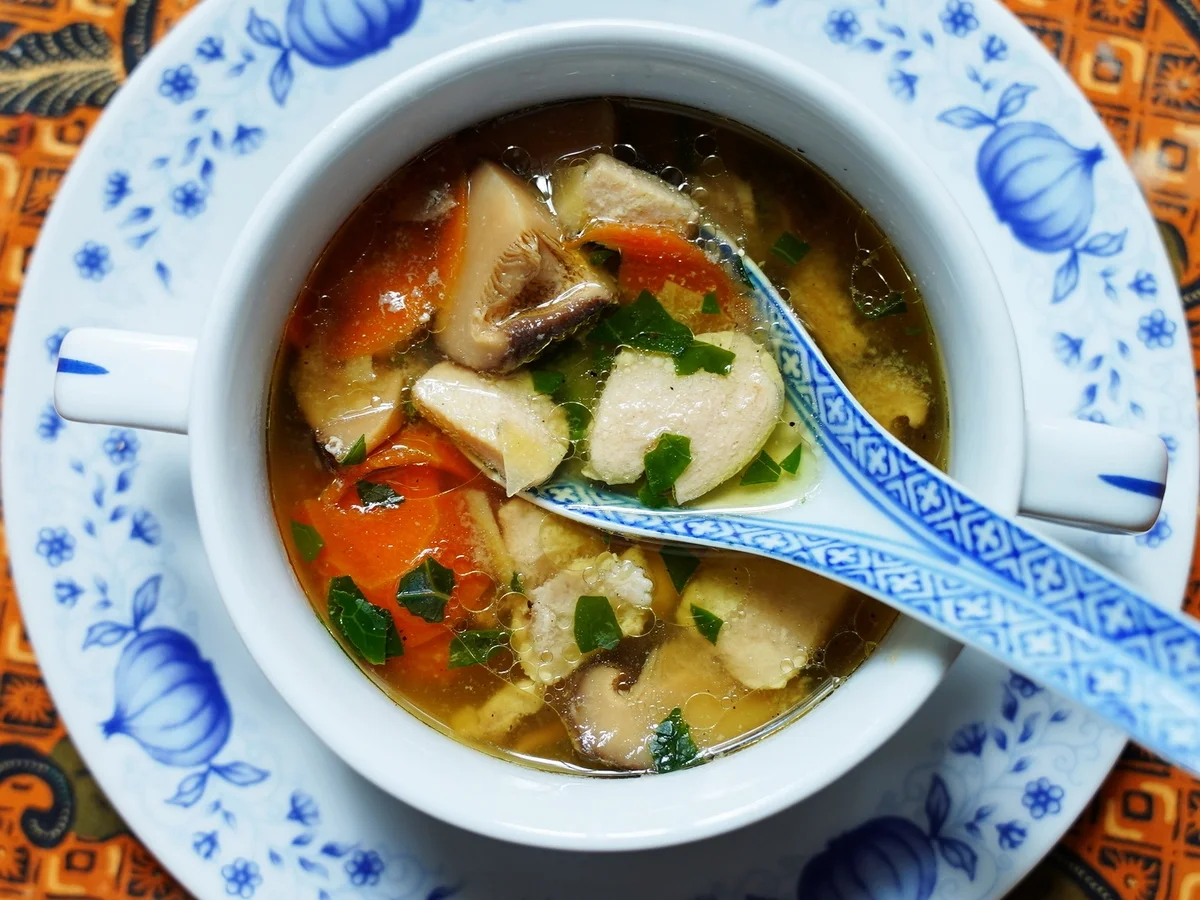 Scharfe Hühnersuppe mit Ingwer – Lao Jiang Zi Ji Tang - Rezept - Bild Nr. 14947