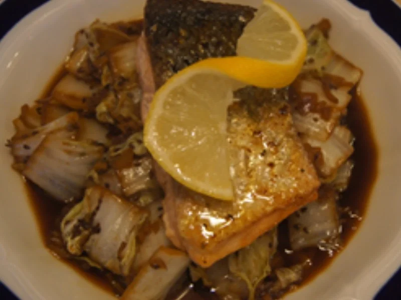 Lachsfilet auf gebratenen Chinakohl - Rezept - Bild Nr. 2