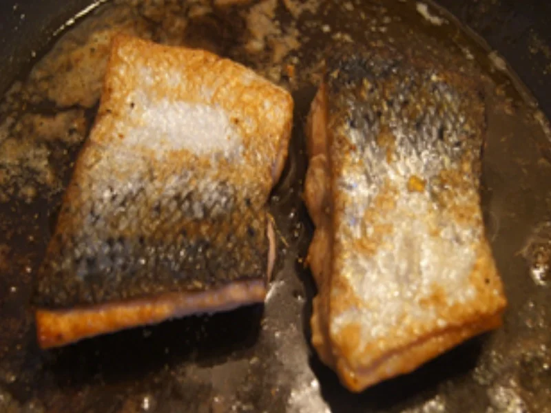 Lachsfilet auf gebratenen Chinakohl - Rezept - Bild Nr. 14973