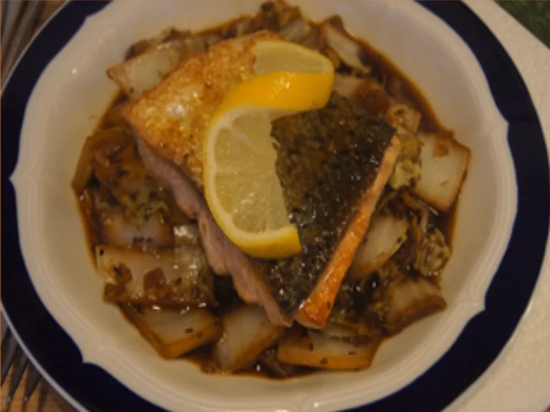 Lachsfilet auf gebratenen Chinakohl - Rezept - Bild Nr. 14982