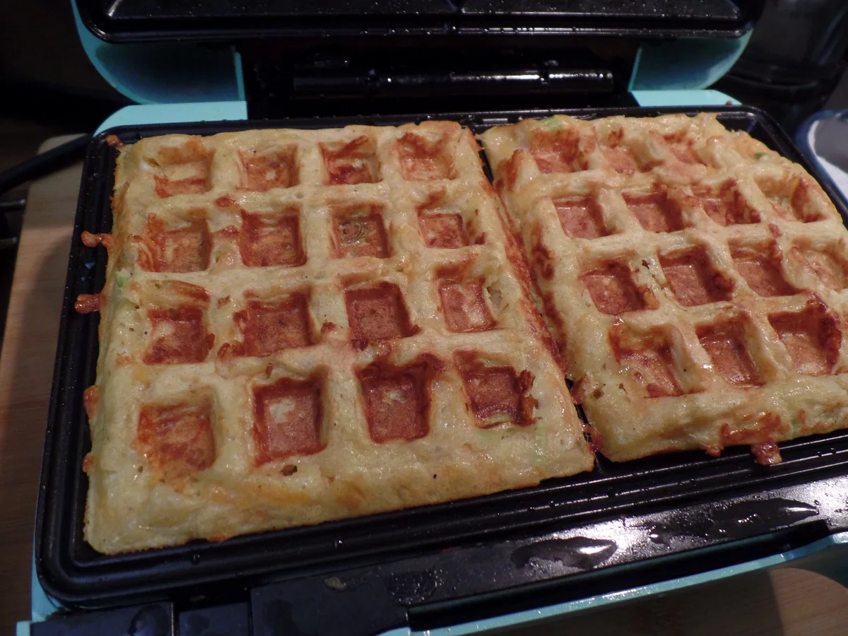 Rezept: Gemüsewaffeln mit Frühlingszwiebel-Dip Bild Nr. 14964 Gemüsewaffeln mit Frühlingszwiebel-Dip - Rezept - Bild Nr. 14964