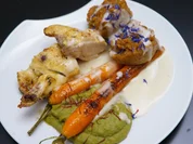 Rezept: Maispoularde, Erbsenpรผree, glasierte Mรถhren und Stuffing-Muffin Bild Nr. 2 Maispoularde, Erbsenpรผree, glasierte Mรถhren und Stuffing-Muffin - Rezept - Bild Nr. 2