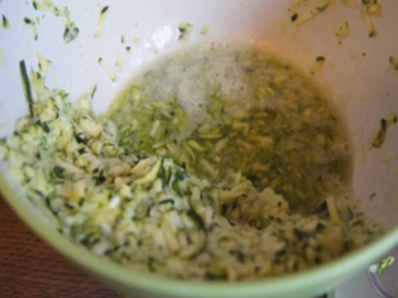 Rezept: Zucchinipuffer Bild Nr. 6 Zucchinipuffer - Rezept - Bild Nr. 6