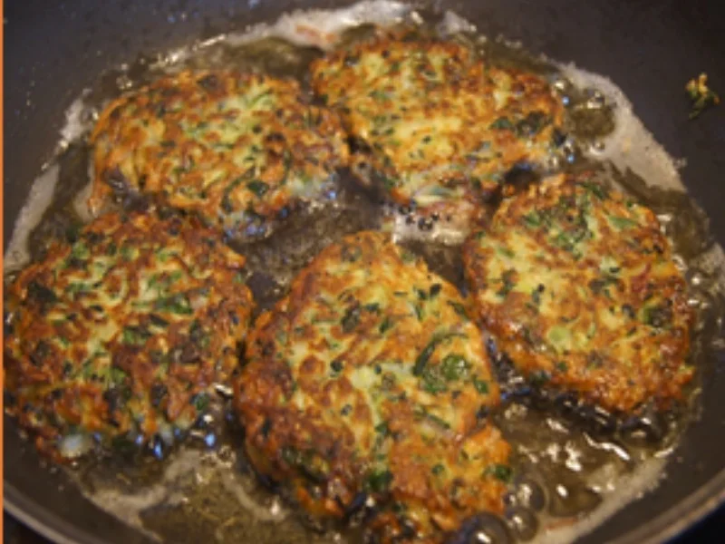 Rezept: Zucchinipuffer Bild Nr. 11 Zucchinipuffer - Rezept - Bild Nr. 11