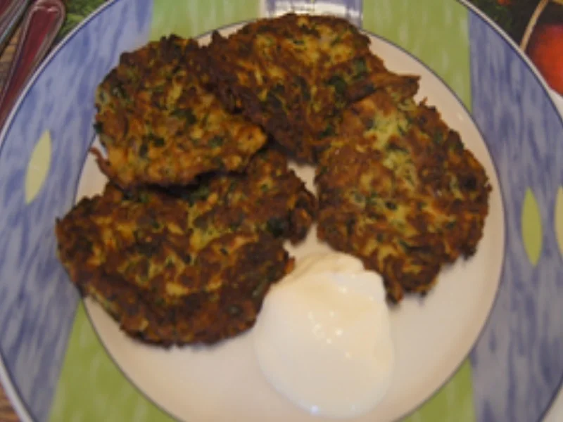 Rezept: Zucchinipuffer Bild Nr. 12 Zucchinipuffer - Rezept - Bild Nr. 12