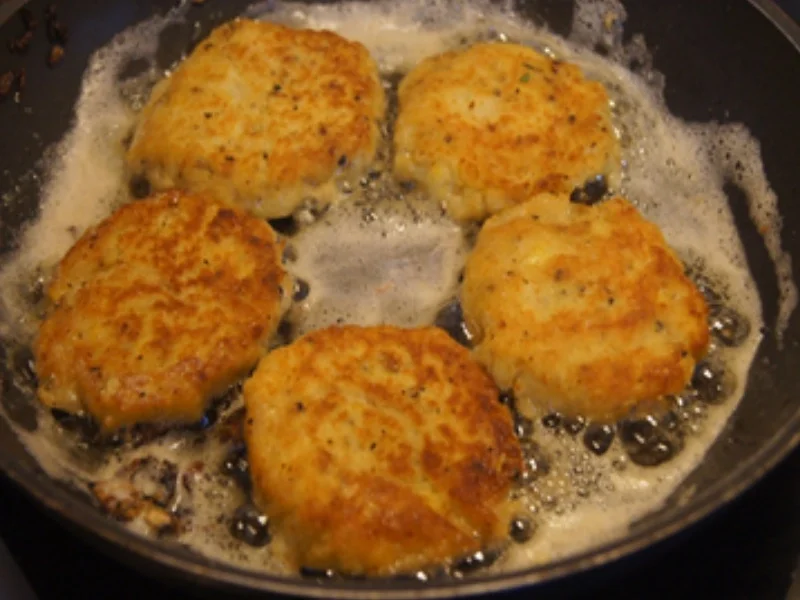 Buletten mit Sellerie-Kartoffel-Stampf - Rezept - Bild Nr. 3