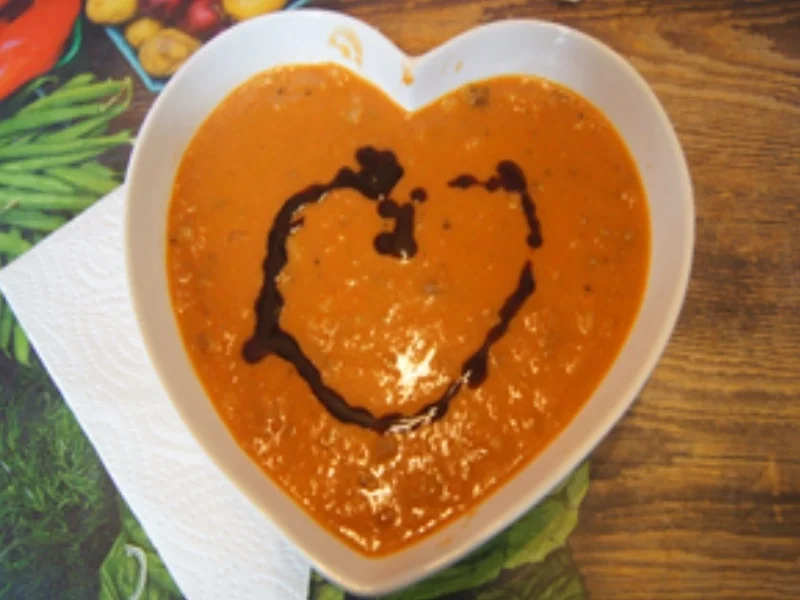 Rezept: Tomatensuppe mit Buttermilch und Einlage Bild Nr. 2 Tomatensuppe mit Buttermilch und Einlage - Rezept - Bild Nr. 2