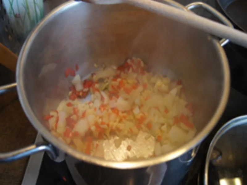 Rezept: Tomatensuppe mit Buttermilch und Einlage Bild Nr. 6 Tomatensuppe mit Buttermilch und Einlage - Rezept - Bild Nr. 6