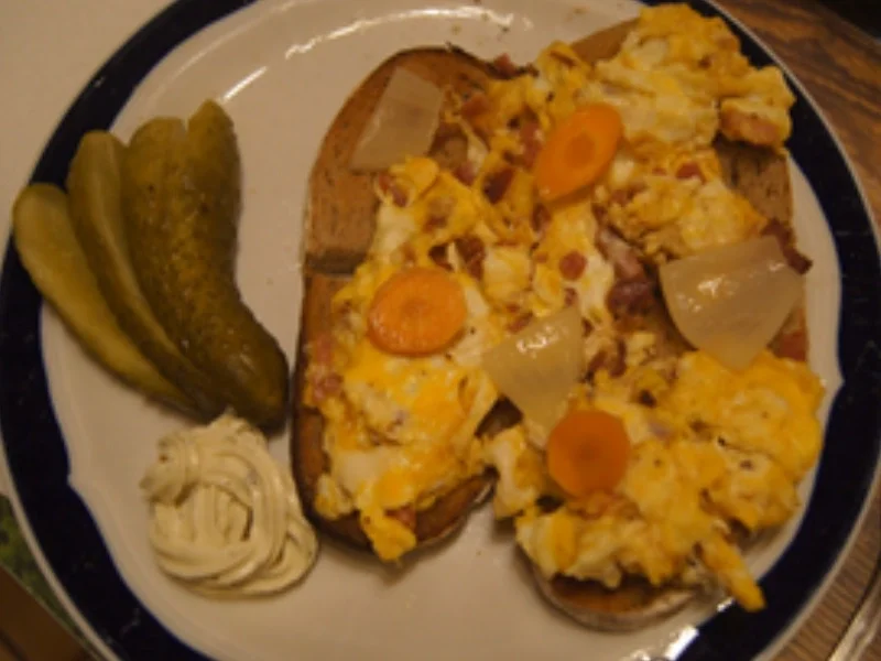 Getoastetes Bauernbrot mit Schinken-Rührei - Rezept - Bild Nr. 9