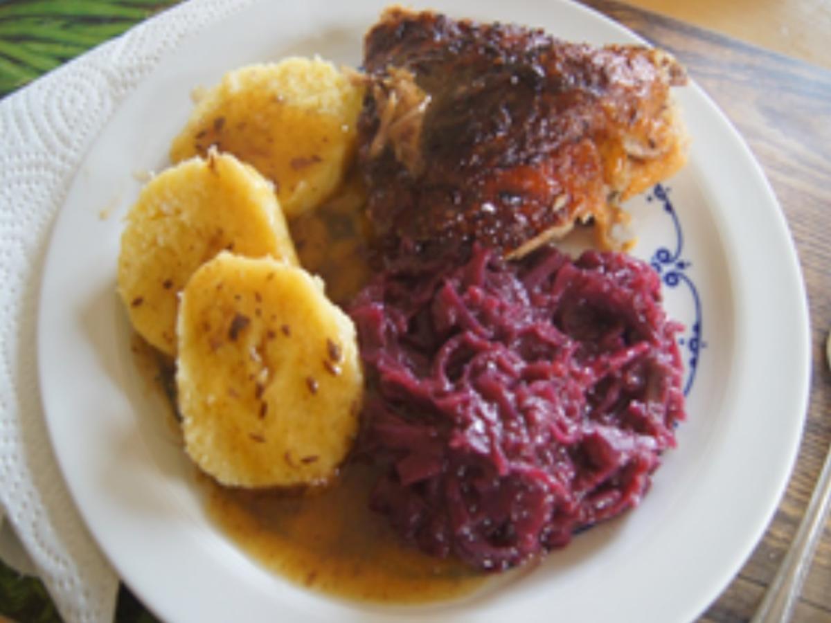 5,5-Stunden Ente mit Sauce, Blaukraut und tschechischen Kartoffelknödeln - Rezept - Bild Nr. 14959