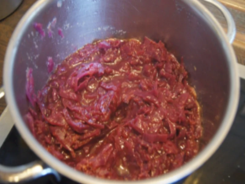 Rezept: 5,5-Stunden Ente mit Sauce, Blaukraut und tschechischen Kartoffelknödeln Bild Nr. 14969 5,5-Stunden Ente mit Sauce, Blaukraut und tschechischen Kartoffelknödeln - Rezept - Bild Nr. 14969