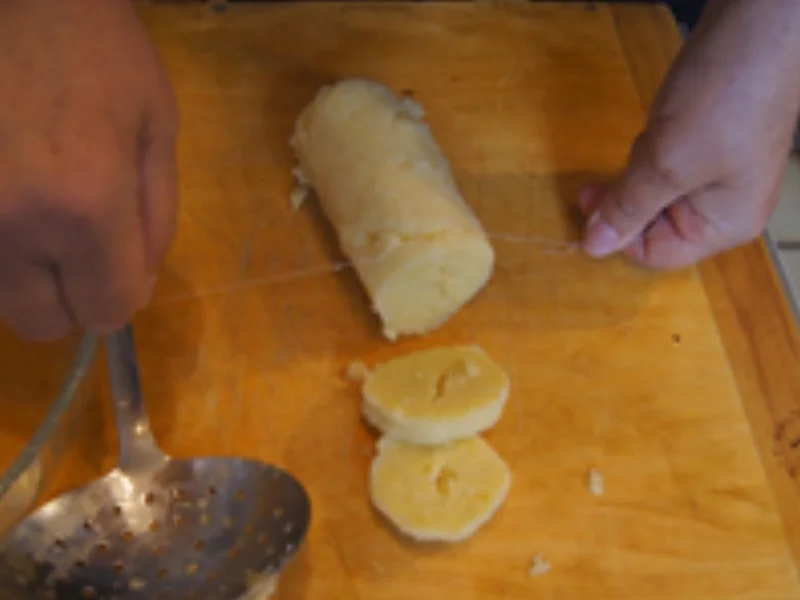 Rezept: 5,5-Stunden Ente mit Sauce, Blaukraut und tschechischen Kartoffelknödeln Bild Nr. 14978 5,5-Stunden Ente mit Sauce, Blaukraut und tschechischen Kartoffelknödeln - Rezept - Bild Nr. 14978