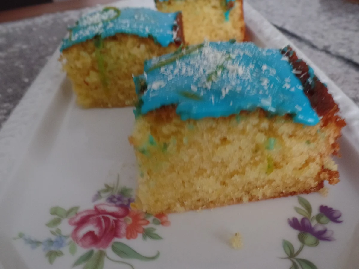 Weiße-Schokoladen-Orangen-Kuchen mit blauem Guss on Top - Rezept - Bild Nr. 14960