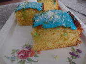 Weiße-Schokoladen-Orangen-Kuchen mit blauem Guss on Top - Rezept - Bild Nr. 14960