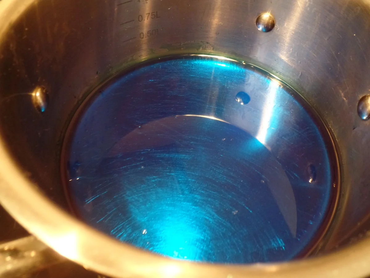 Weiße-Schokoladen-Orangen-Kuchen mit blauem Guss on Top - Rezept - Bild Nr. 14962