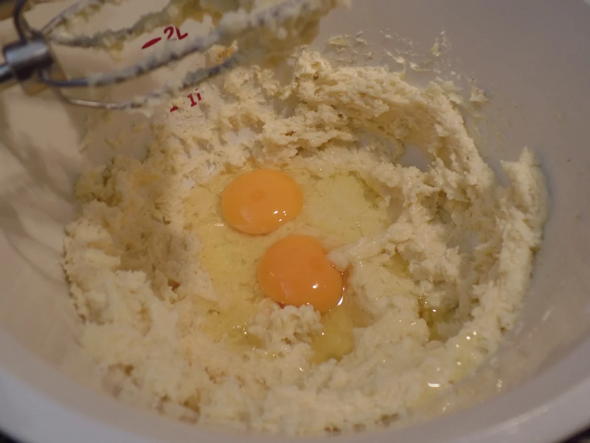 Weiße-Schokoladen-Orangen-Kuchen mit blauem Guss on Top - Rezept - Bild Nr. 14969