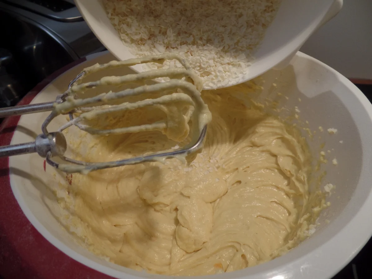 Weiße-Schokoladen-Orangen-Kuchen mit blauem Guss on Top - Rezept - Bild Nr. 14972