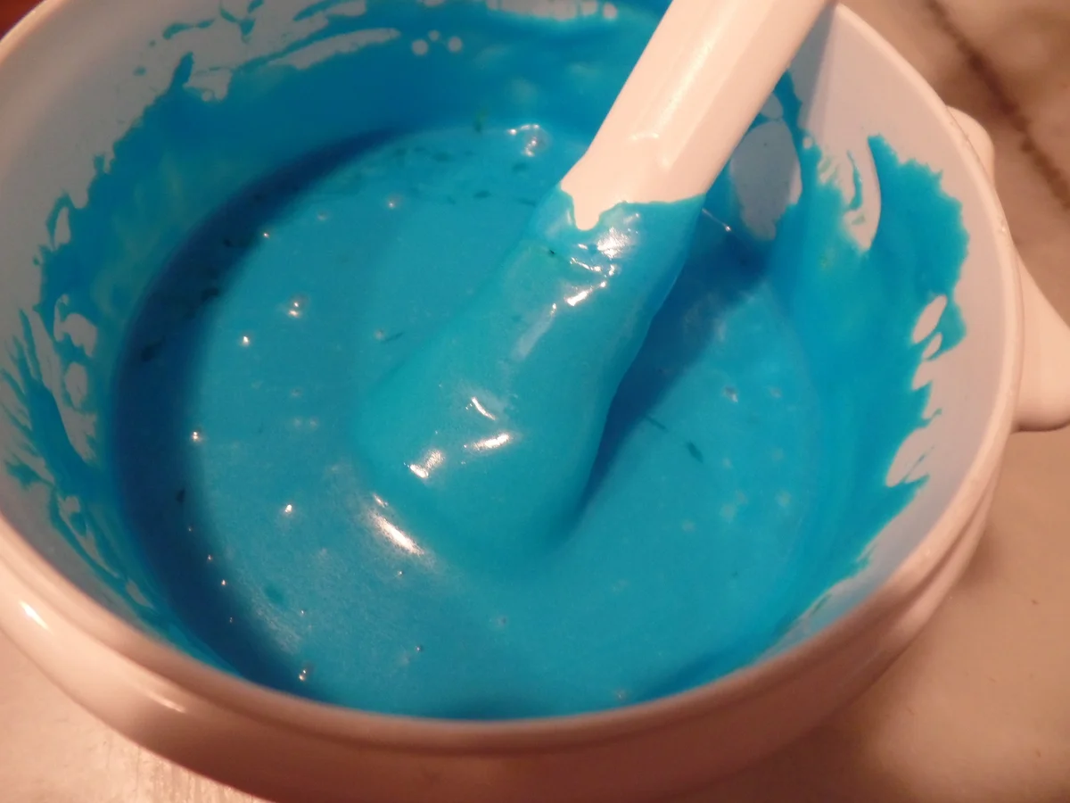 Weiße-Schokoladen-Orangen-Kuchen mit blauem Guss on Top - Rezept - Bild Nr. 14978