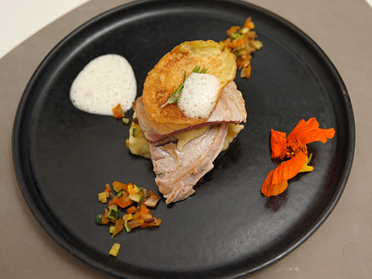 Thunfisch mit Ratatouille, Kartoffelpüree & Rosmarinschaum - Rezept - Bild Nr. 3