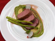 Saltimbocca mit Safransauce an Erbspüree und Babyspargel - Rezept - Bild Nr. 14975